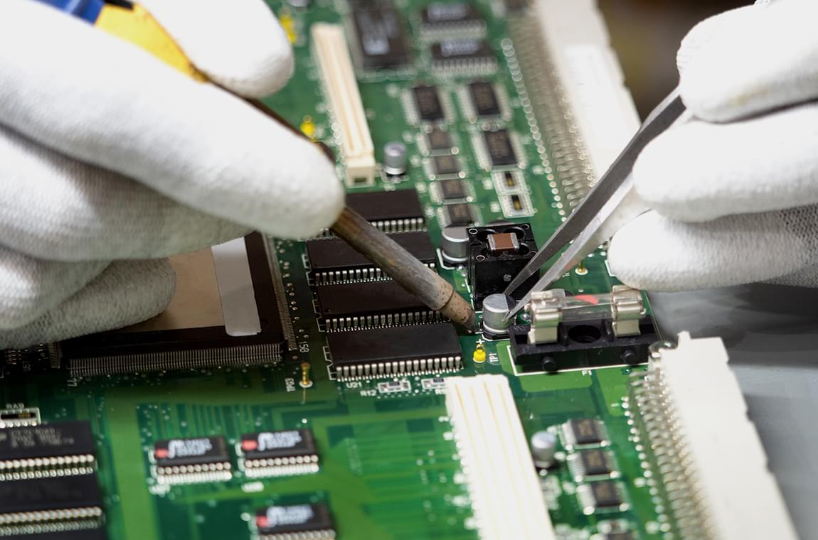 長年培ってきた「技巧」と新しい「技術」、小回りの利く「柔軟性」で高品質・短納期を実現。